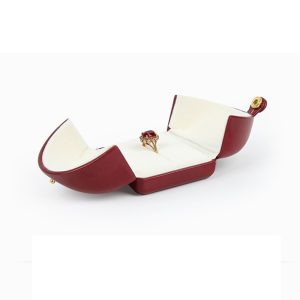 boîte luxe bijoux rouge